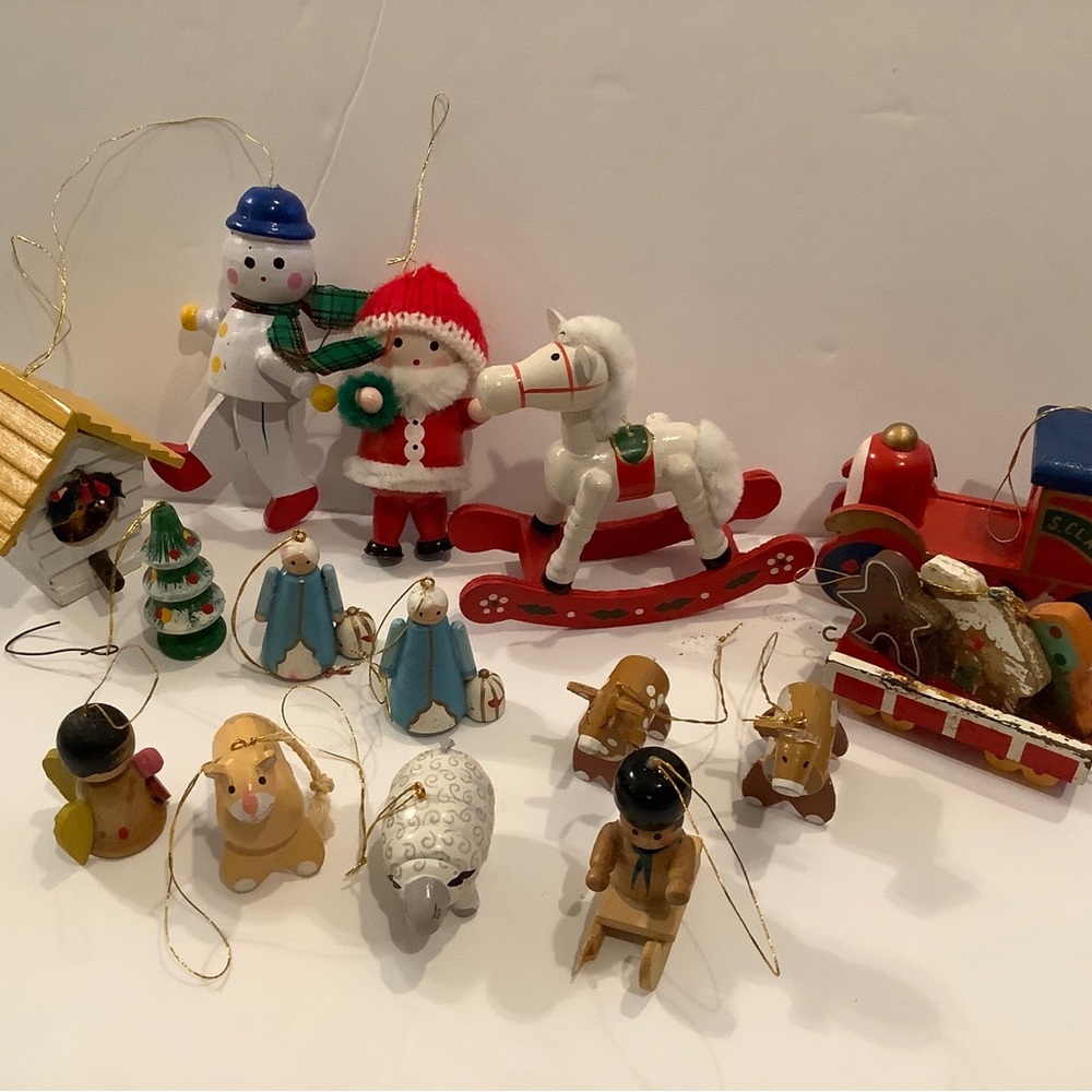 Vintage Lot of 15 Wood Christmas Tree Ornaments Wooden Mini Miniature Painted.